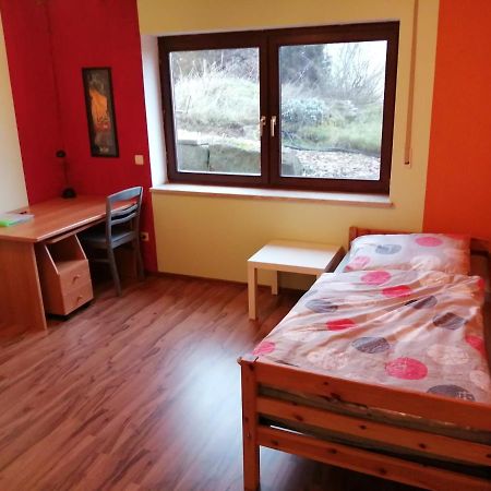 Moderne Ganze Ferienwohnung 1Km Zum Funpark Und Nur 15 Minuten Nach Nuernberg Zirndorf Luaran gambar