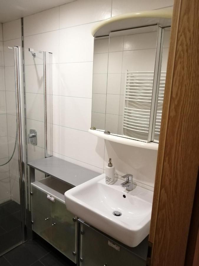 Moderne Ganze Ferienwohnung 1Km Zum Funpark Und Nur 15 Minuten Nach Nuernberg Zirndorf Luaran gambar