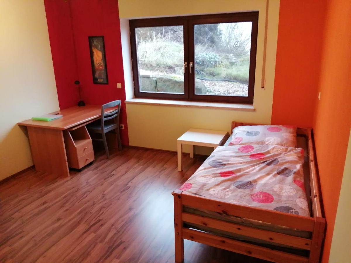 Moderne Ganze Ferienwohnung 1Km Zum Funpark Und Nur 15 Minuten Nach Nuernberg Zirndorf Luaran gambar