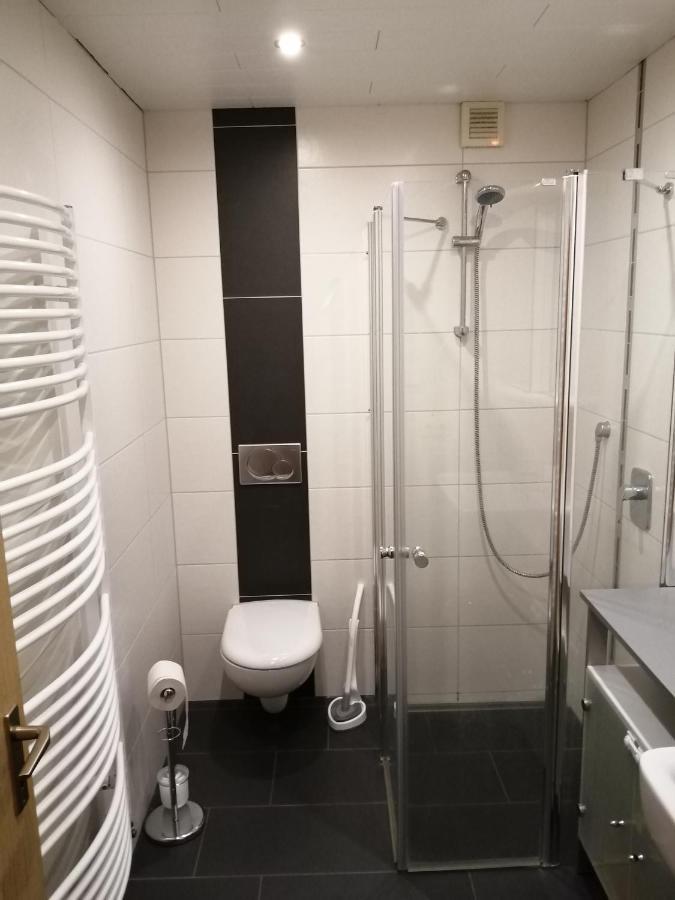 Moderne Ganze Ferienwohnung 1Km Zum Funpark Und Nur 15 Minuten Nach Nuernberg Zirndorf Luaran gambar